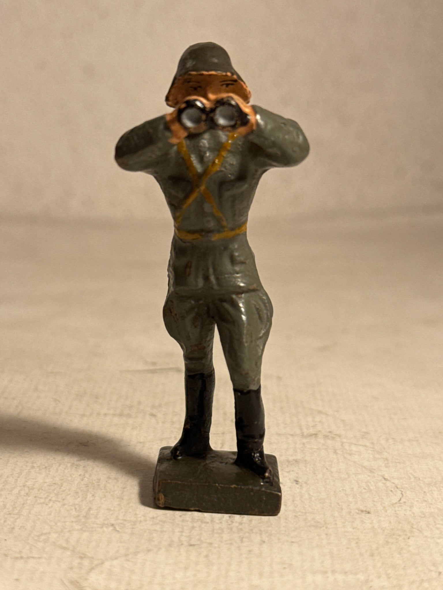 Lineol Dansk soldat med kikkert, fra 1930érne.