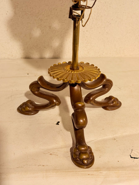 Originalt antikt menneske kranie, med 18K guldtand og udstillingsstativ. (Cranium homo sapiens)