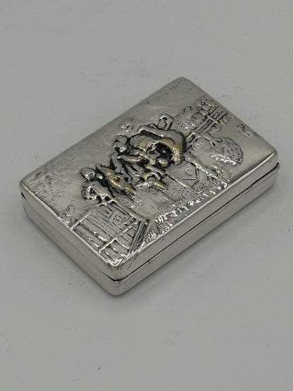 Ældre sølvbelagt repoussé pilleæske. Danmark, start/midt 20.årh