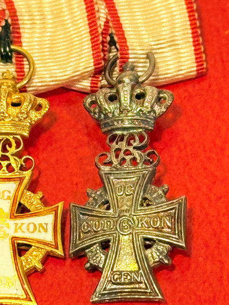 Miniaturemedaljebarre af danske Ridderkors - Chr. X version.