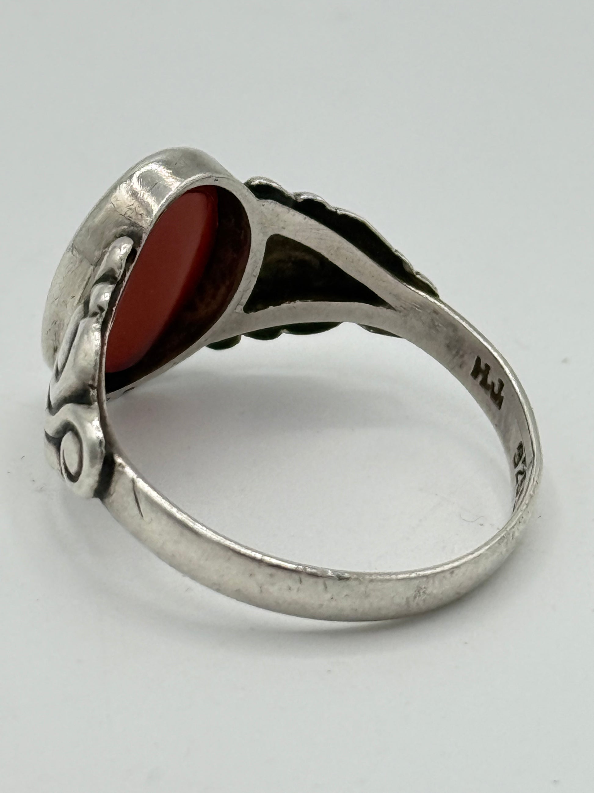 Hans Jensen & Co. (1899-1937.) Antik skønvirke sølv herre signet ring med Karneol