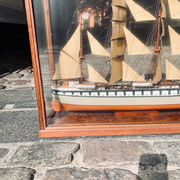 Antik håndbygget Modelskib af fire-mastet bark “Archibald Russel”
