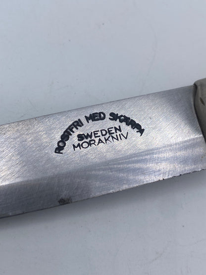 Frosts Knivfabrik. Ældre morakniv med skede. Sverige. 20. Årh