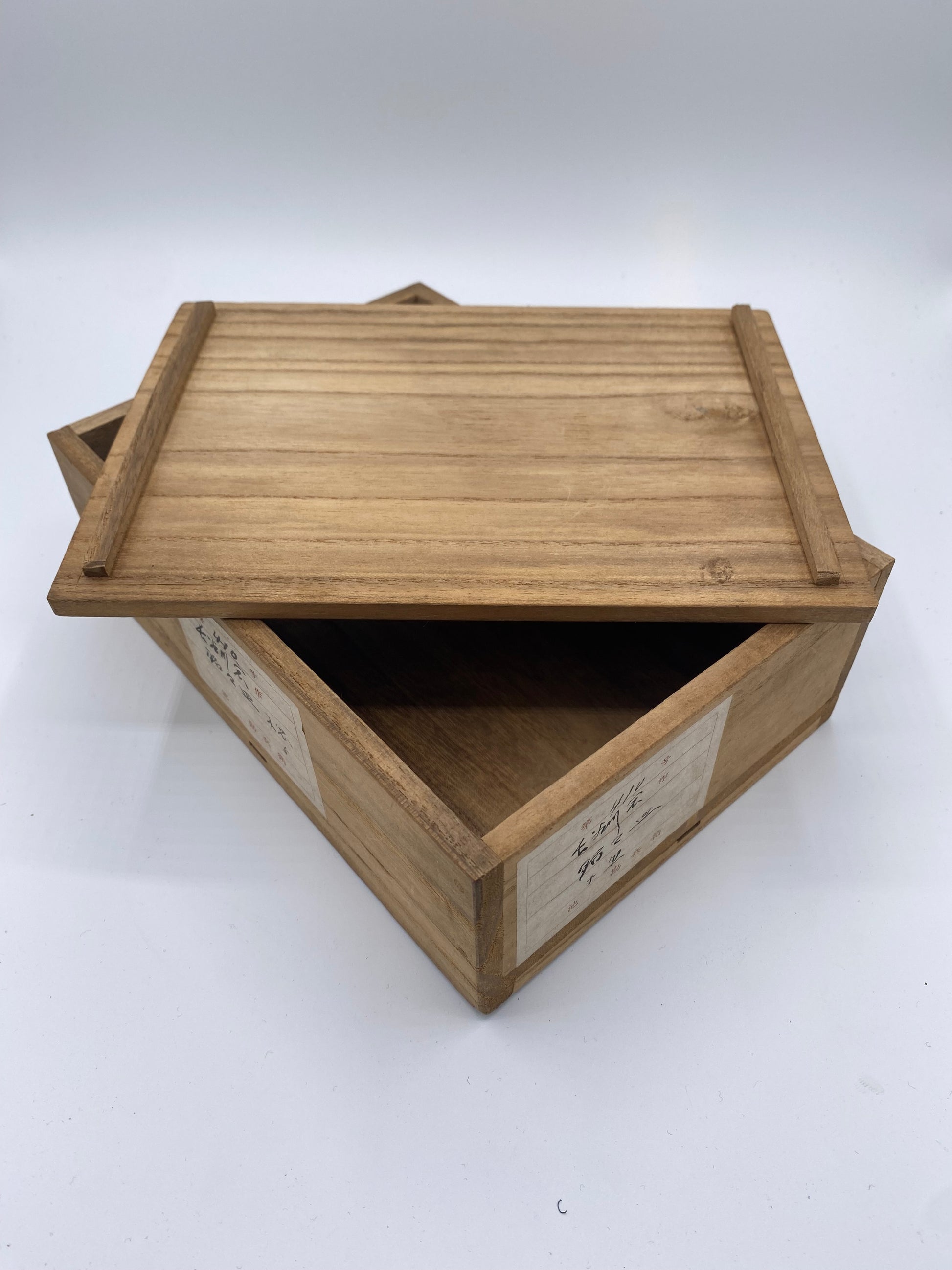 Traditionel japansk tomobako æske