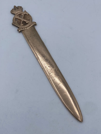 Et ældre Christian X brevåbner med kronet monogram. Danmark. Midt 20. Årh