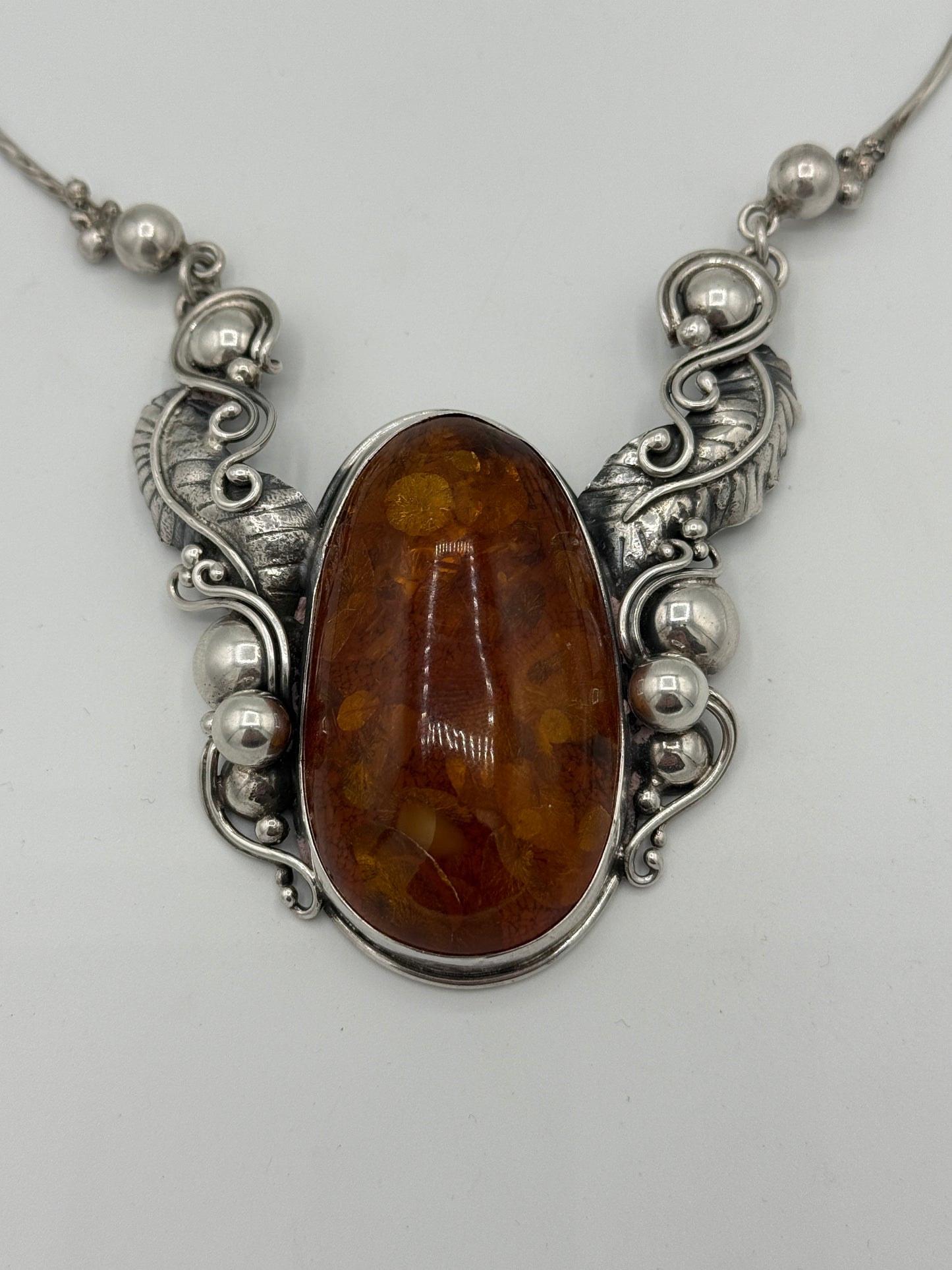 Vintage skønvirkestil Rav & Sterlingsølv hals collier. Gdansk, Polen. Fra 1980érne