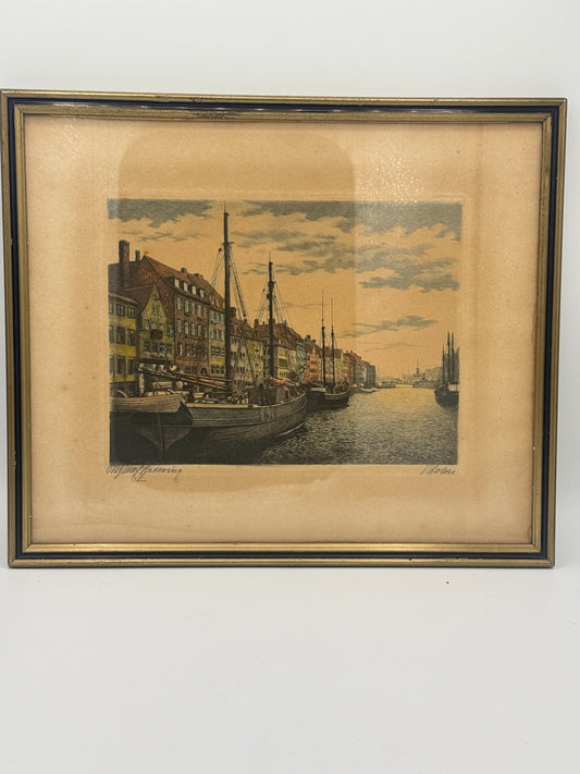 Et vintage billede af Nyhavn i København, håndkoloreret og fra starten af 20. århundrede
