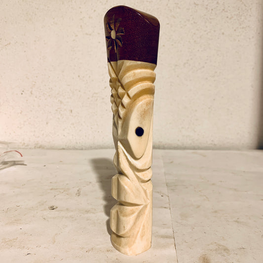 Ældre tiki figur, i gevir og træ, fra stillehavet