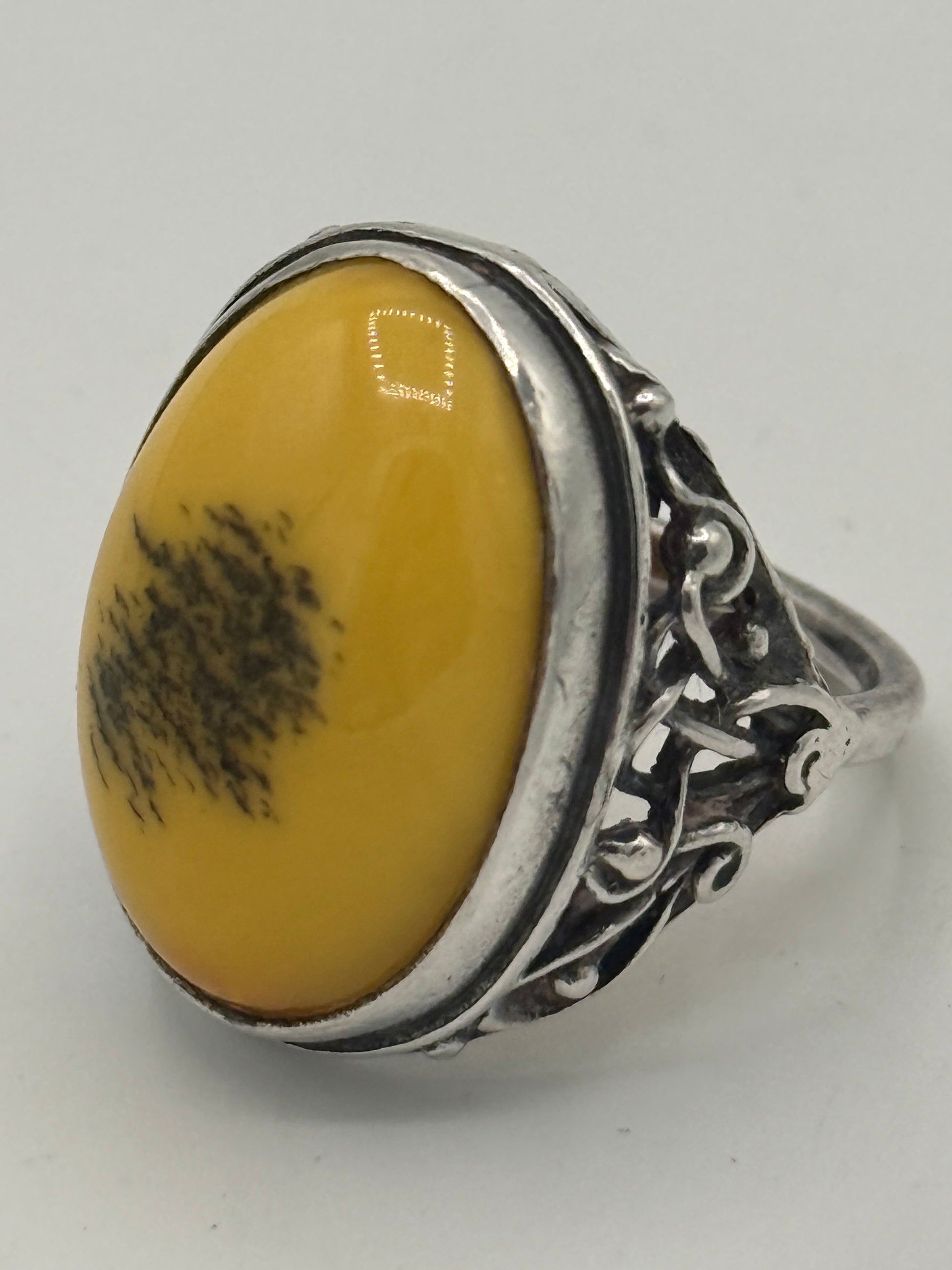 Vintage skønvirkestil Mælke rav & Sterlingsølv ring. Gstad, Polen. Fra 1980érne