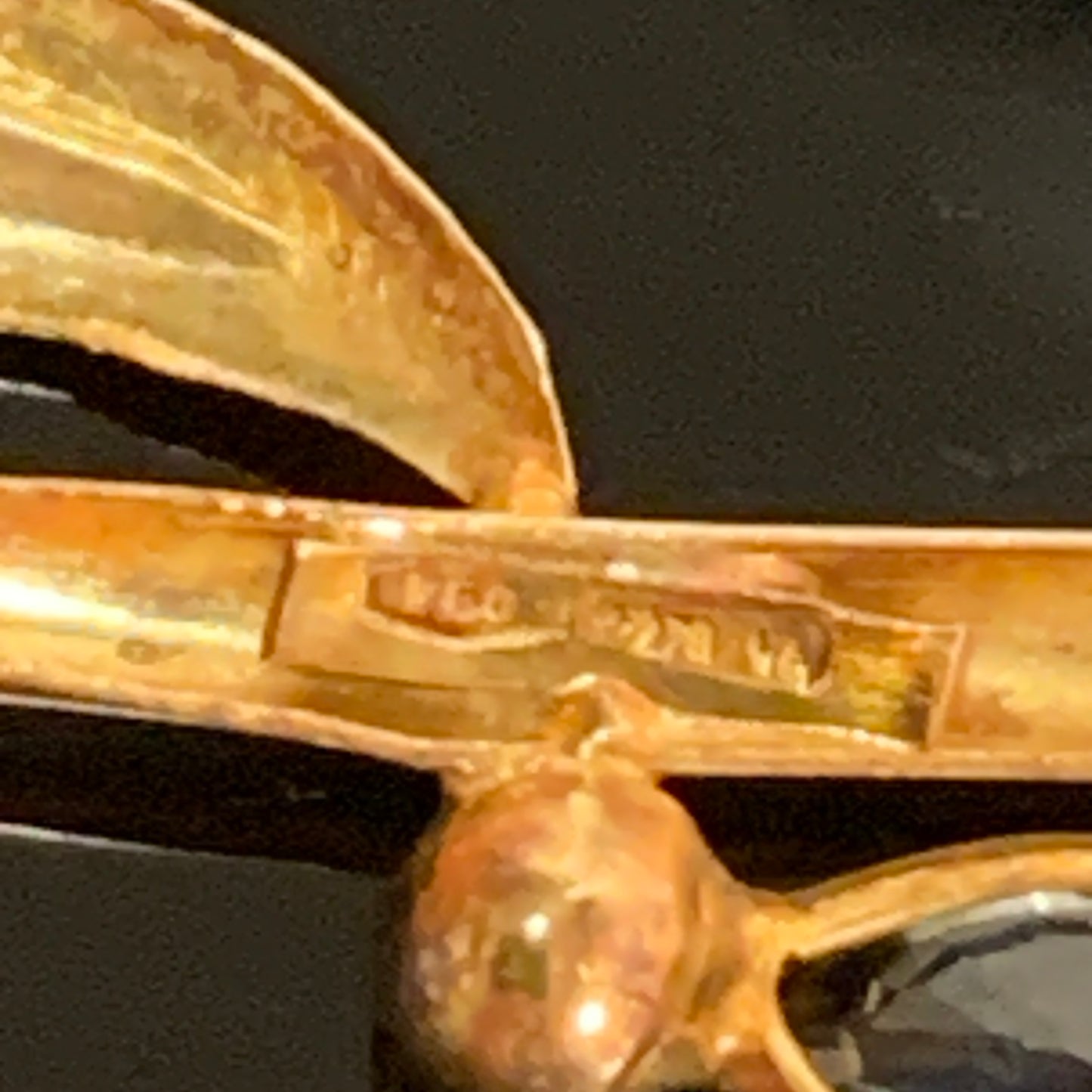 ❗️EFTERLYSNING STJÅLET❗️Vintage 18K guld broche med safirer og zirconer, Italien.