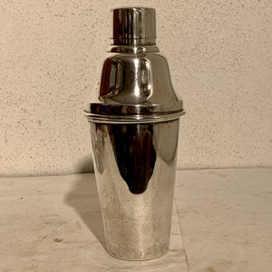 Ældre cocktail shaker i sølvplet.