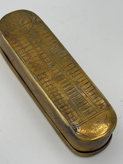 Pieter Holm (f.1686-1776) Tobaks æske i messing. Holland midt 18.Årh