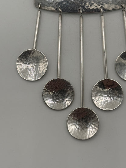 Hermann Siersbøl (1924-1964) Hammerslået modernistisk sterling sølv halssmykke. Midt 20. Årh