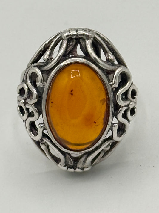 Vintage skønvirkestil Rav & Sterlingsølv ring. Gstad, Polen. Fra 1980érne