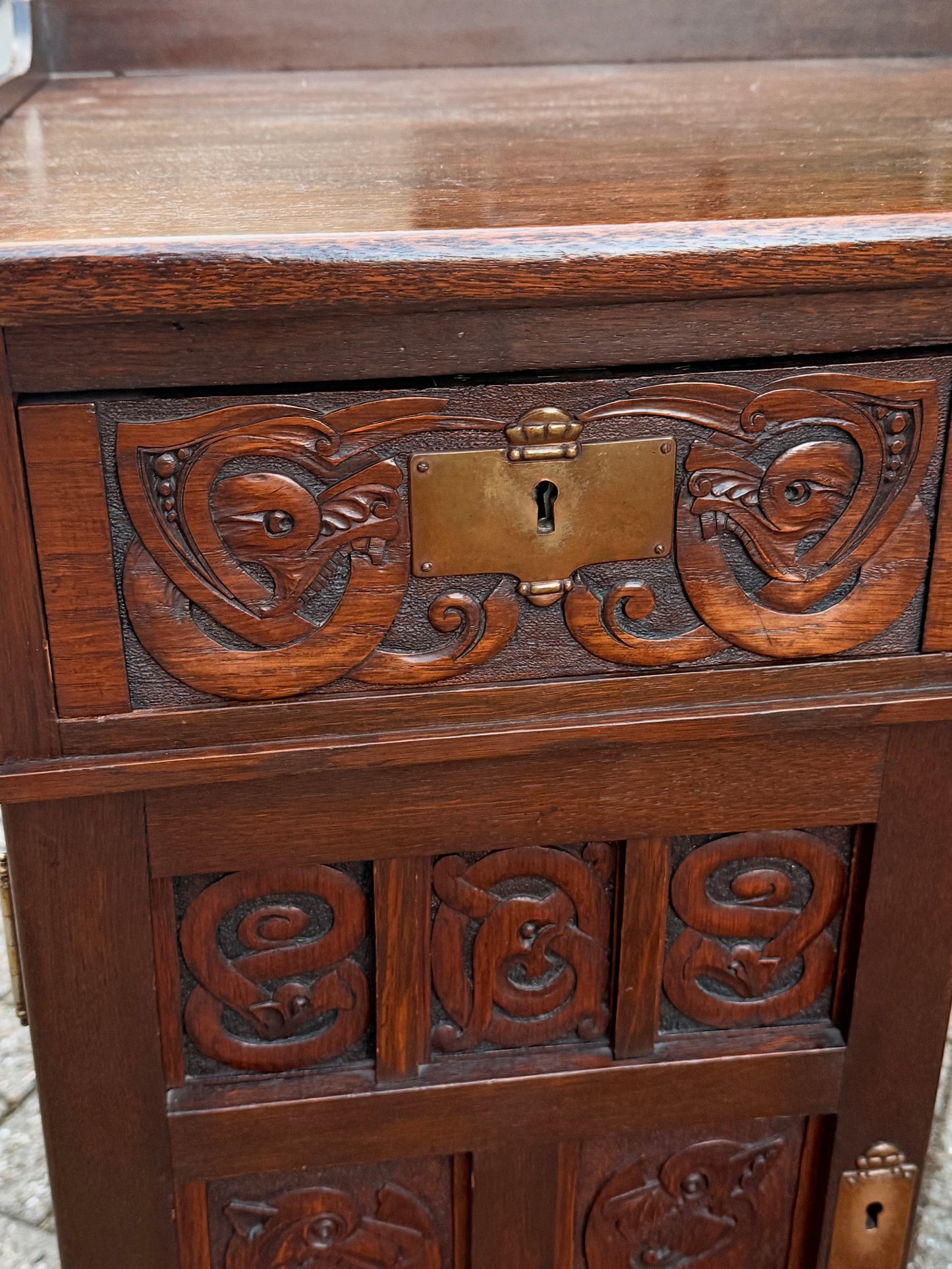 Antik Norsk Viking Dragestil Piedestal skrivebord.Fra 1880-1915