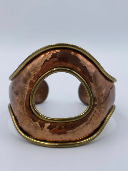 Vintage dansk armring i messing og kobber. Fra midt 1900-tallet