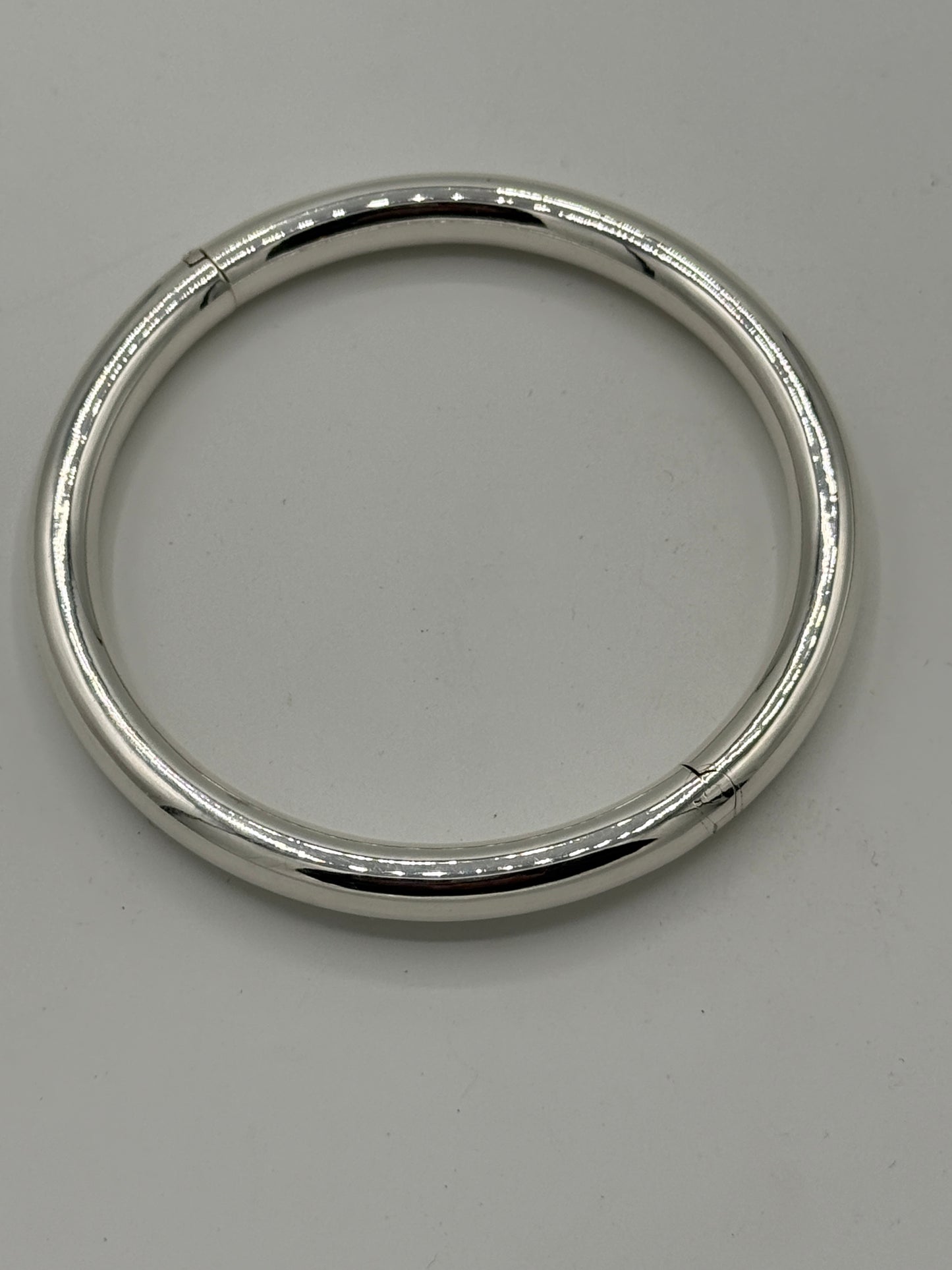 Vintage modernistisk rund Sterlingsølv armring. Fra 1980érne