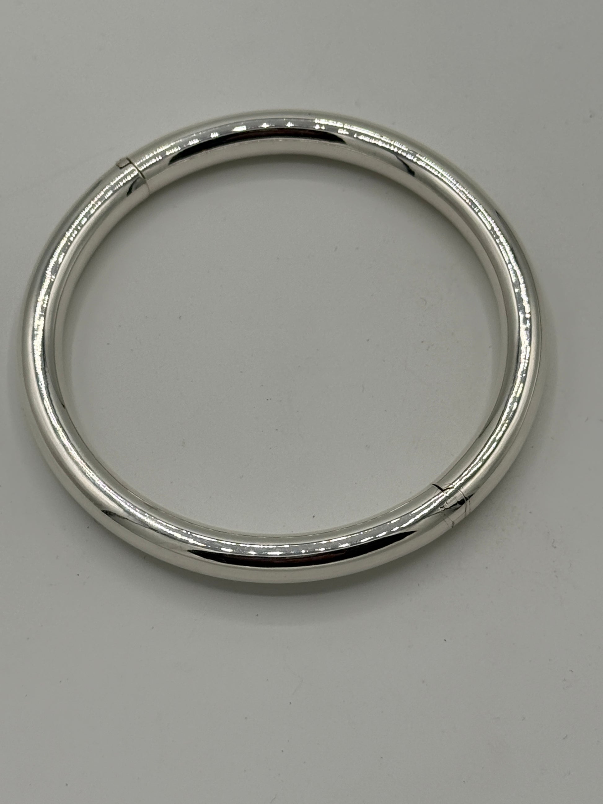 Vintage modernistisk rund Sterlingsølv armring. Fra 1980érne