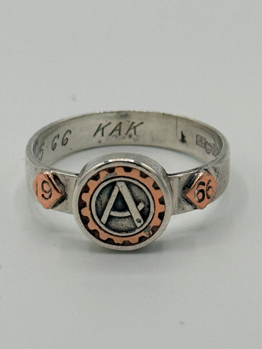 Finsk Guldsmedeskole Dimissions sølv herre ring. Fra 1965-1966