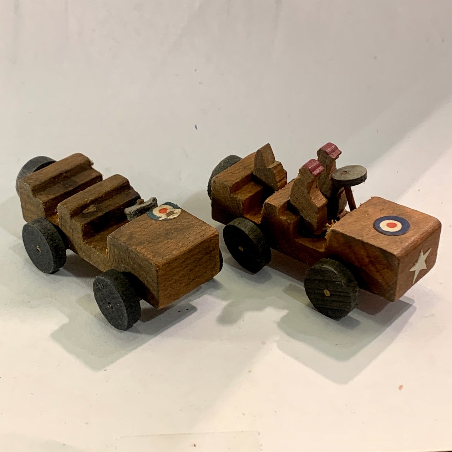 Ældre Illum træ jeep biler, fra midt 1900 tallet.