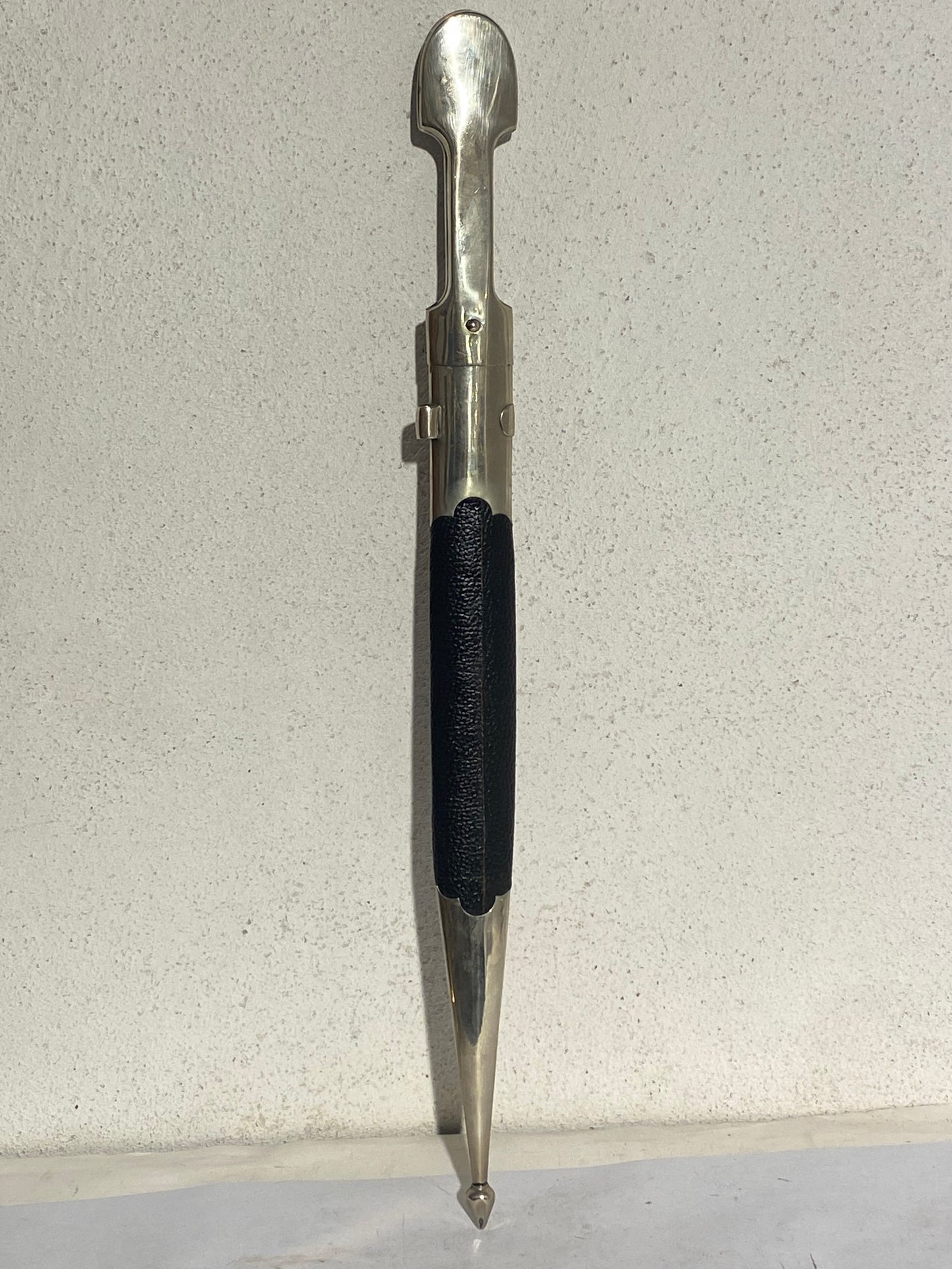 Dagestansk Kinjal dolk med diplomatisk proveniens