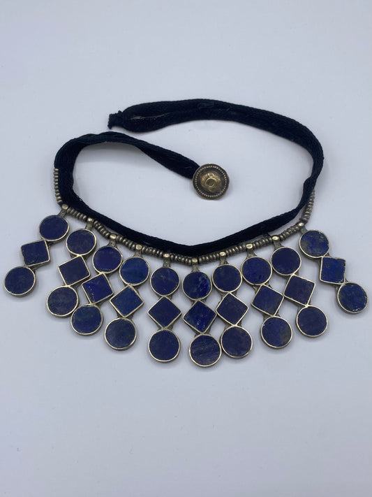 Vintage Kuchi halssmykke i Lapis Lazuli. Fra Afghanistan. Midt/slut 20.Årh