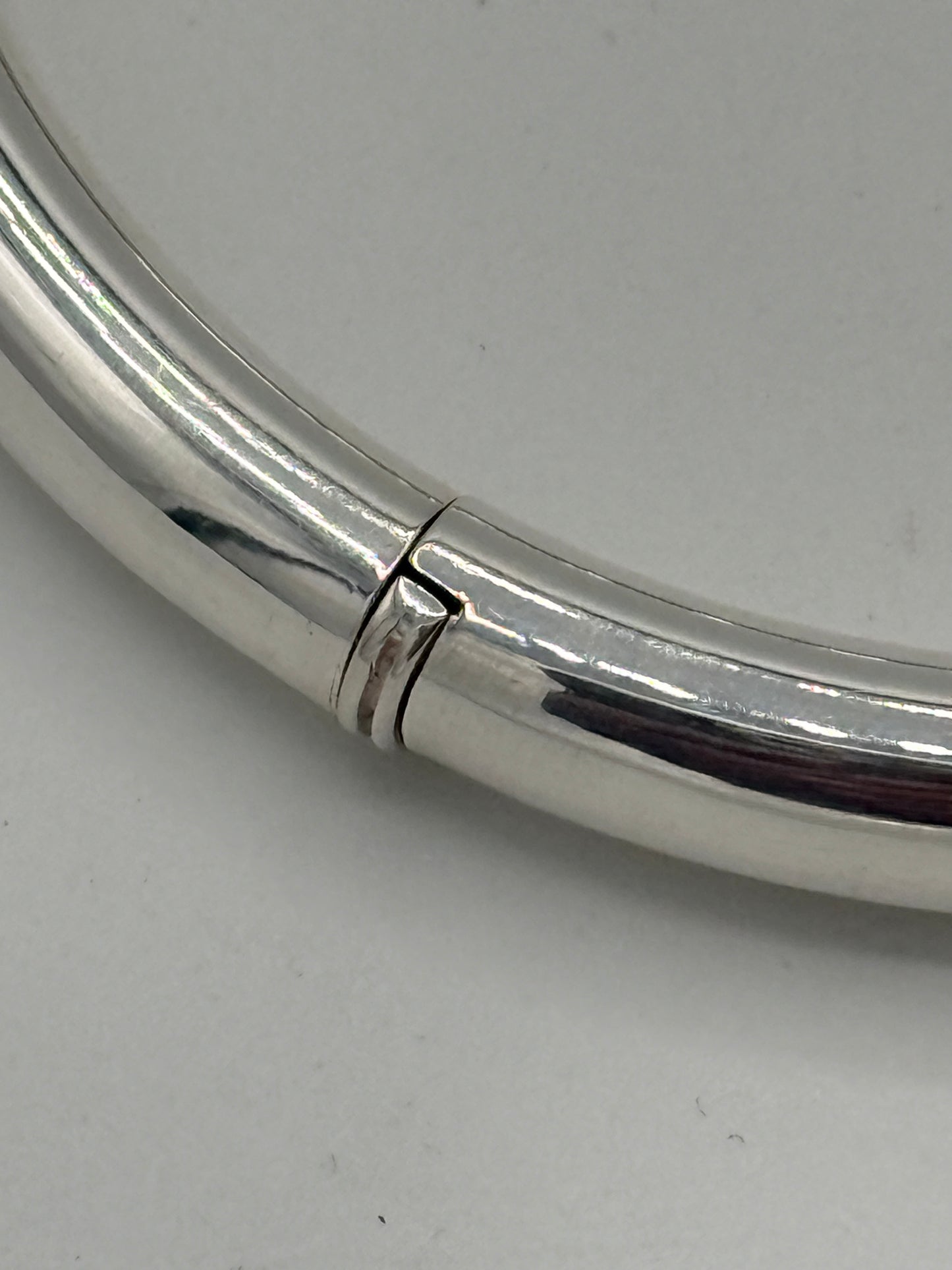 Vintage modernistisk rund Sterlingsølv armring. Fra 1980érne