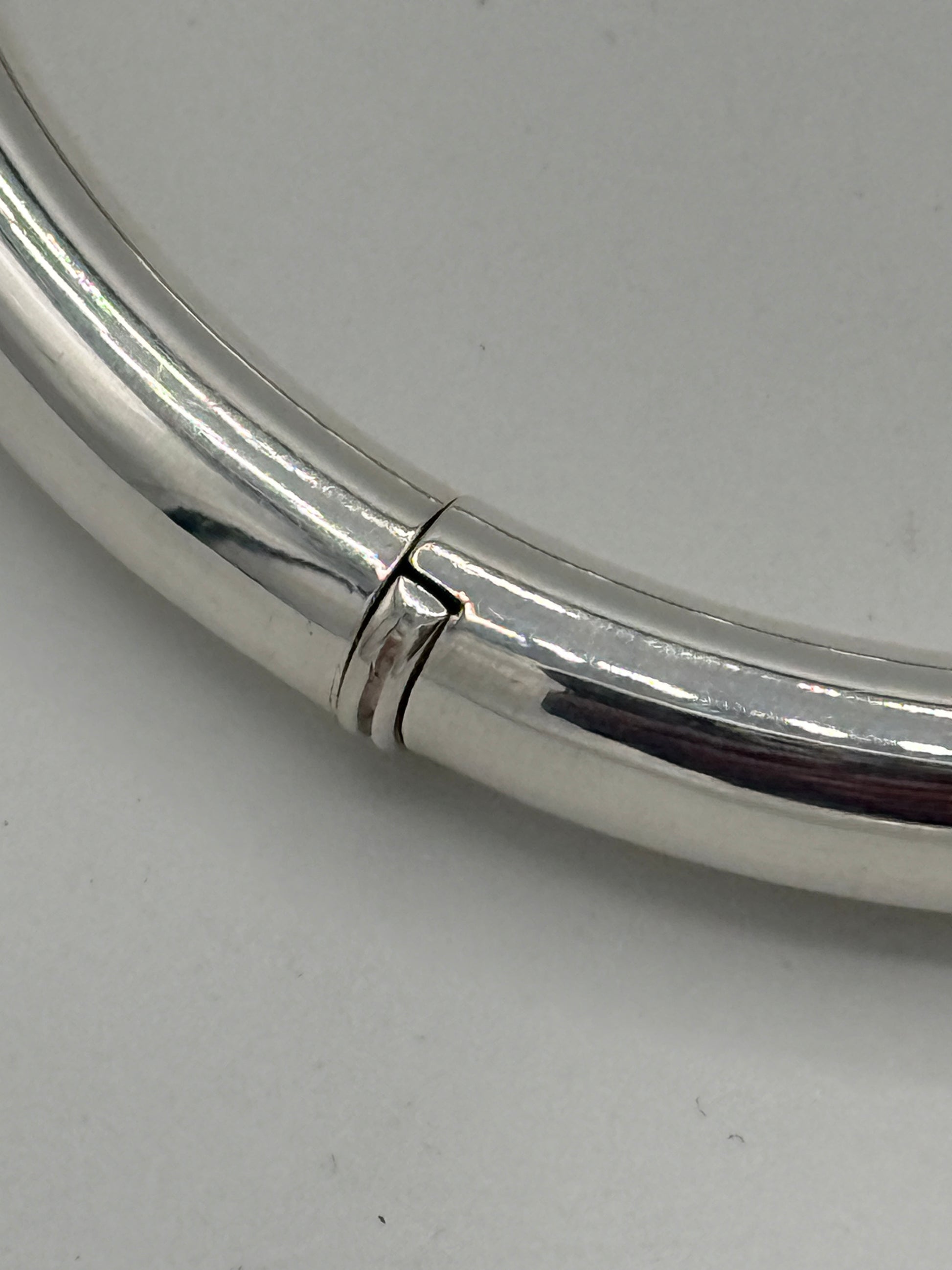 Vintage modernistisk rund Sterlingsølv armring. Fra 1980érne