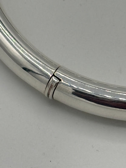 Vintage modernistisk rund Sterlingsølv armring. Fra 1980érne