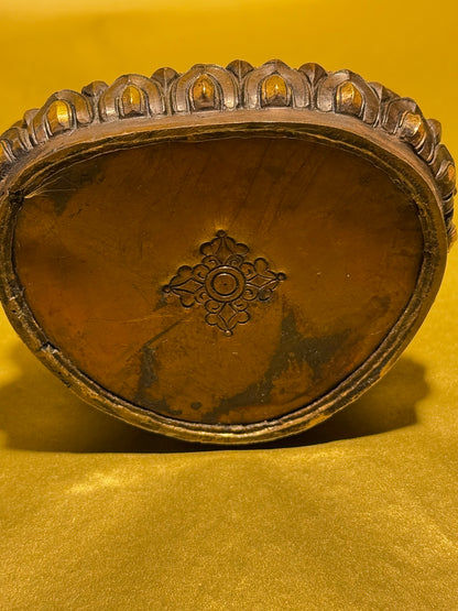 Et gammelt kobber og sterling sølv Amitabha Buddha-skulptur fra det 19. århundre