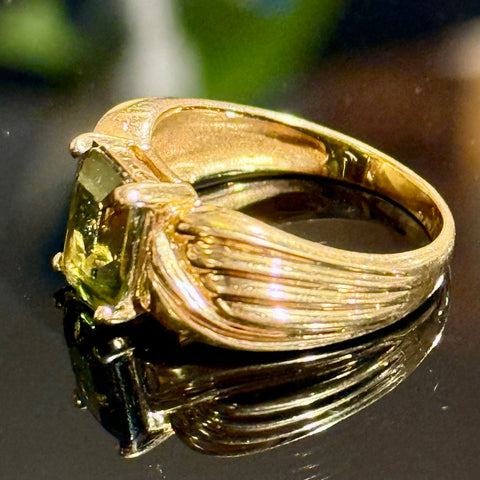 Art deco 14K Guldring med Peridot.