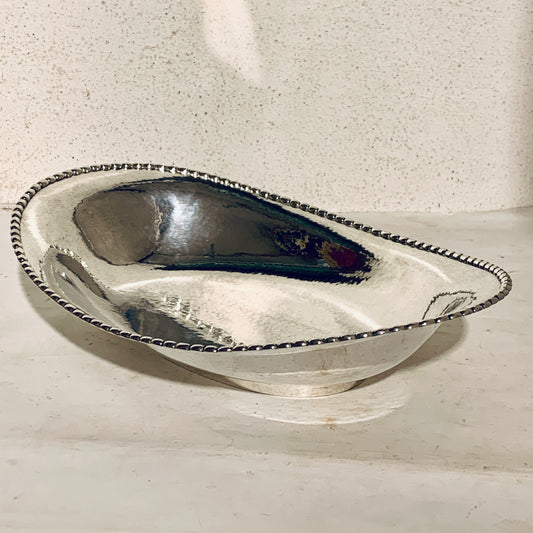 Evald Nielsen (1905-1937.) Hammerslået Art Deco sølv fad, fra 1923.