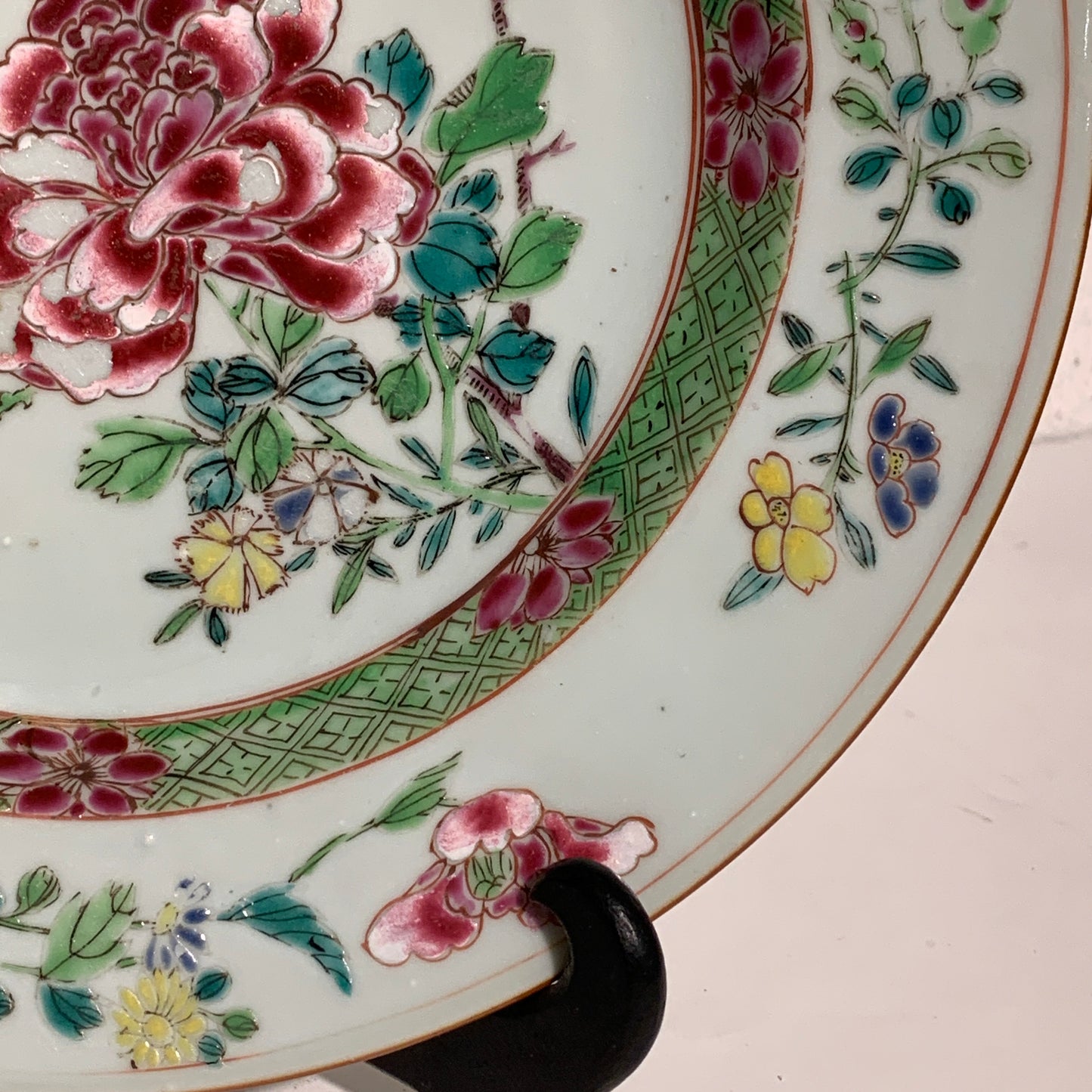 Chinese famille rose plate, Qianlong Dynasty (year 1735-1796.)