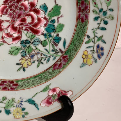 Chinese famille rose plate, Qianlong Dynasty (year 1735-1796.)