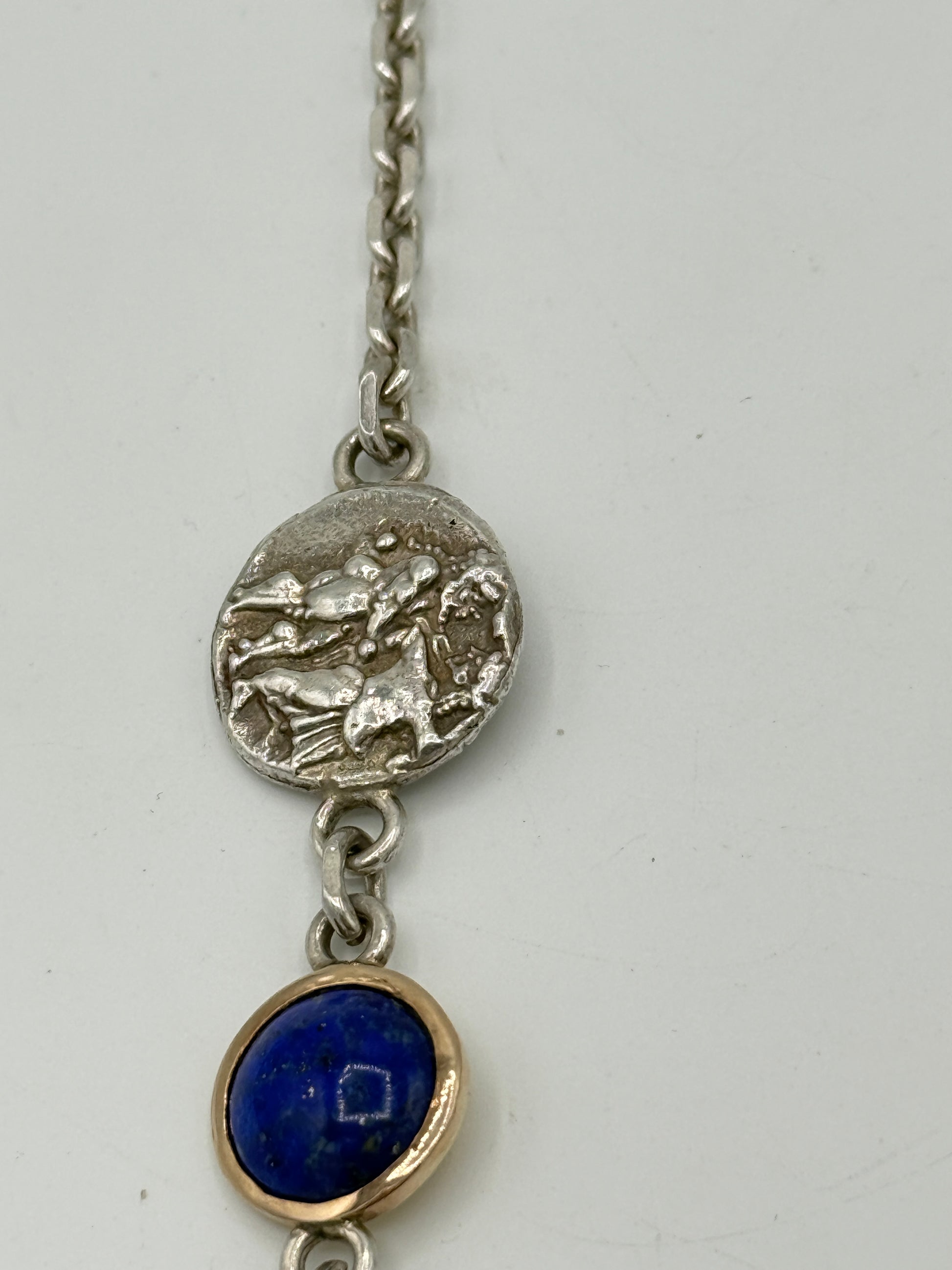Collier i sølv, guld, granat, jaspis og lapis lazuli