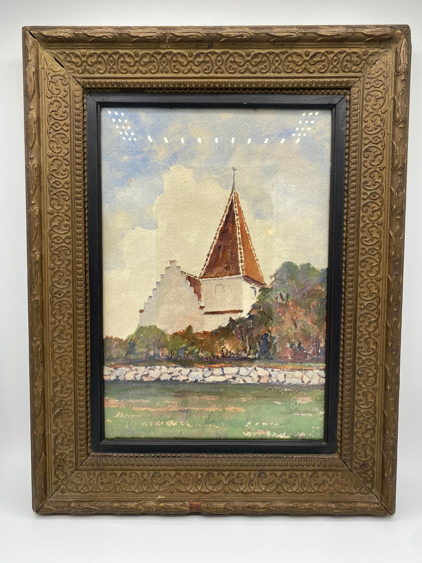 A.D. Lehm. Naturalistisk akvarel af dansk landsbykirke. Fra 1925. Signeret