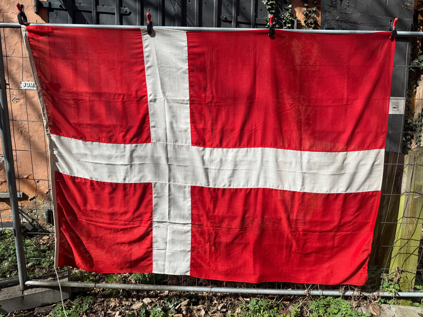 Vintage Dannebrog flag 160x220 til flagstangen, fra midt 1900 tallet.