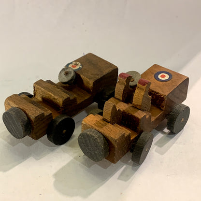 Ældre Illum træ jeep biler, fra midt 1900 tallet.