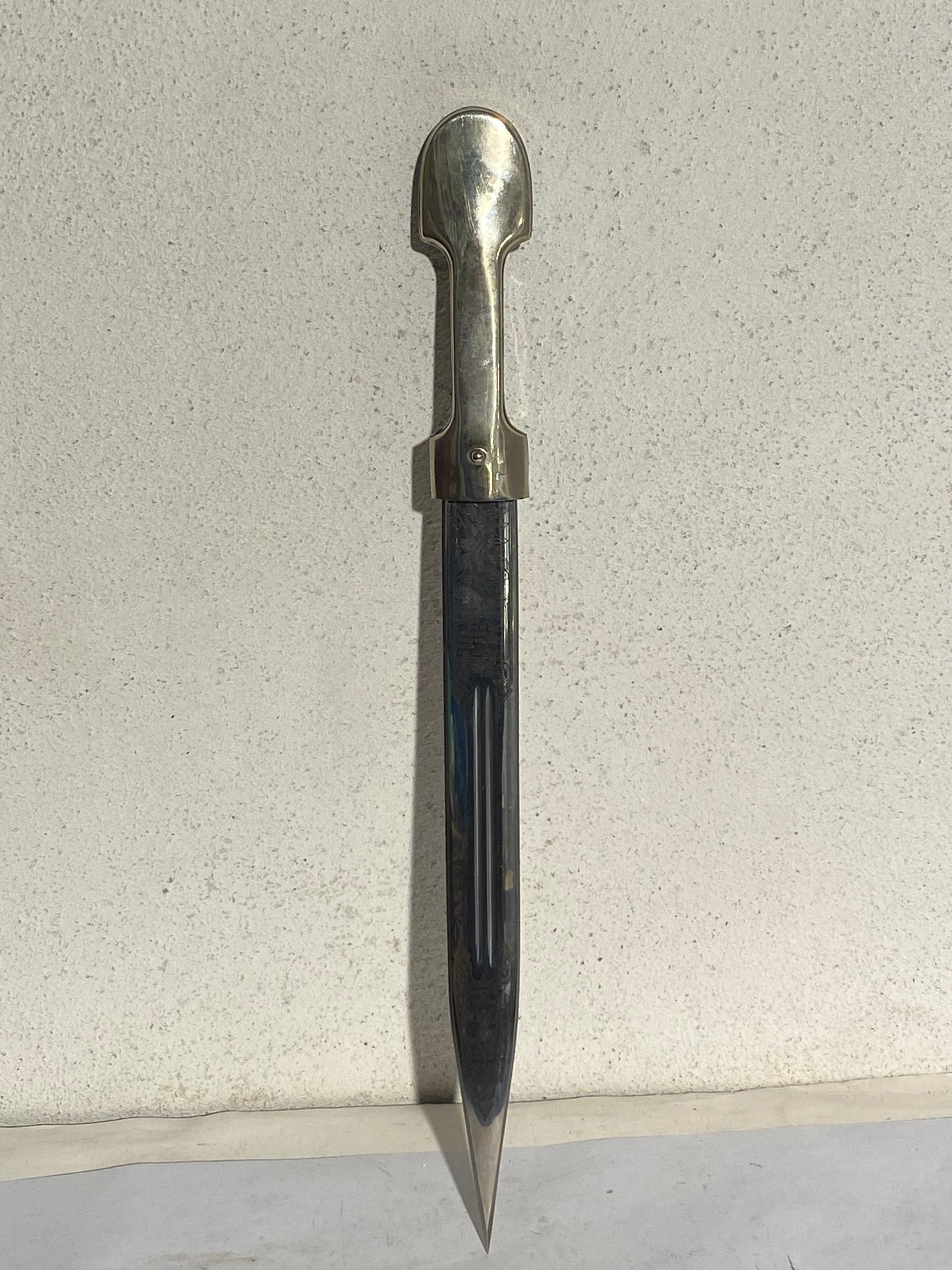 Dagestansk Kinjal dolk med diplomatisk proveniens