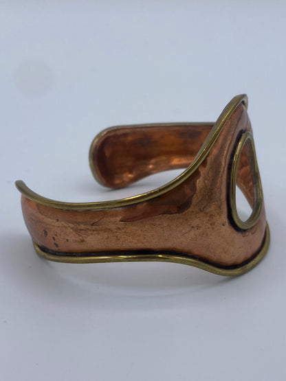 Erik Dennung (1925-2007). Vintage dansk armring i messing og kobber. Fra midt 1900-tallet