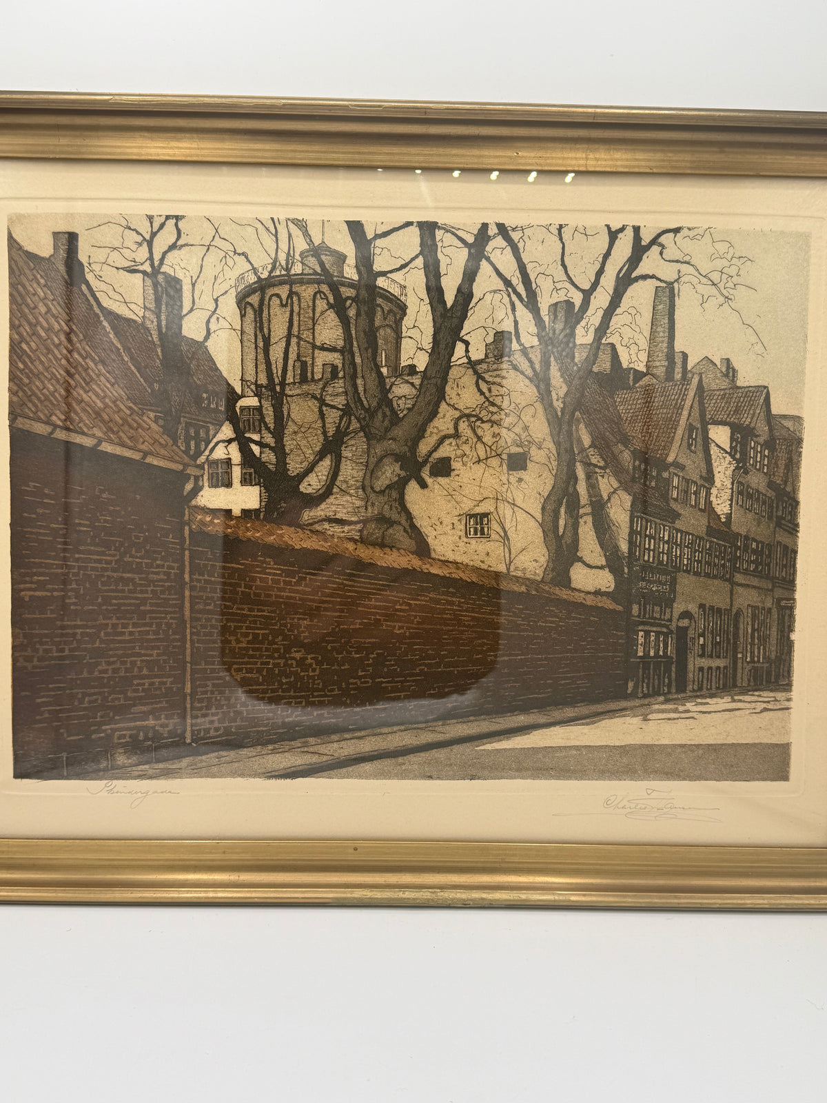 Charles Hansen. Håndkoloreret Radering af Rundetårn fra Skindergade, København. Fra start 20.Årh