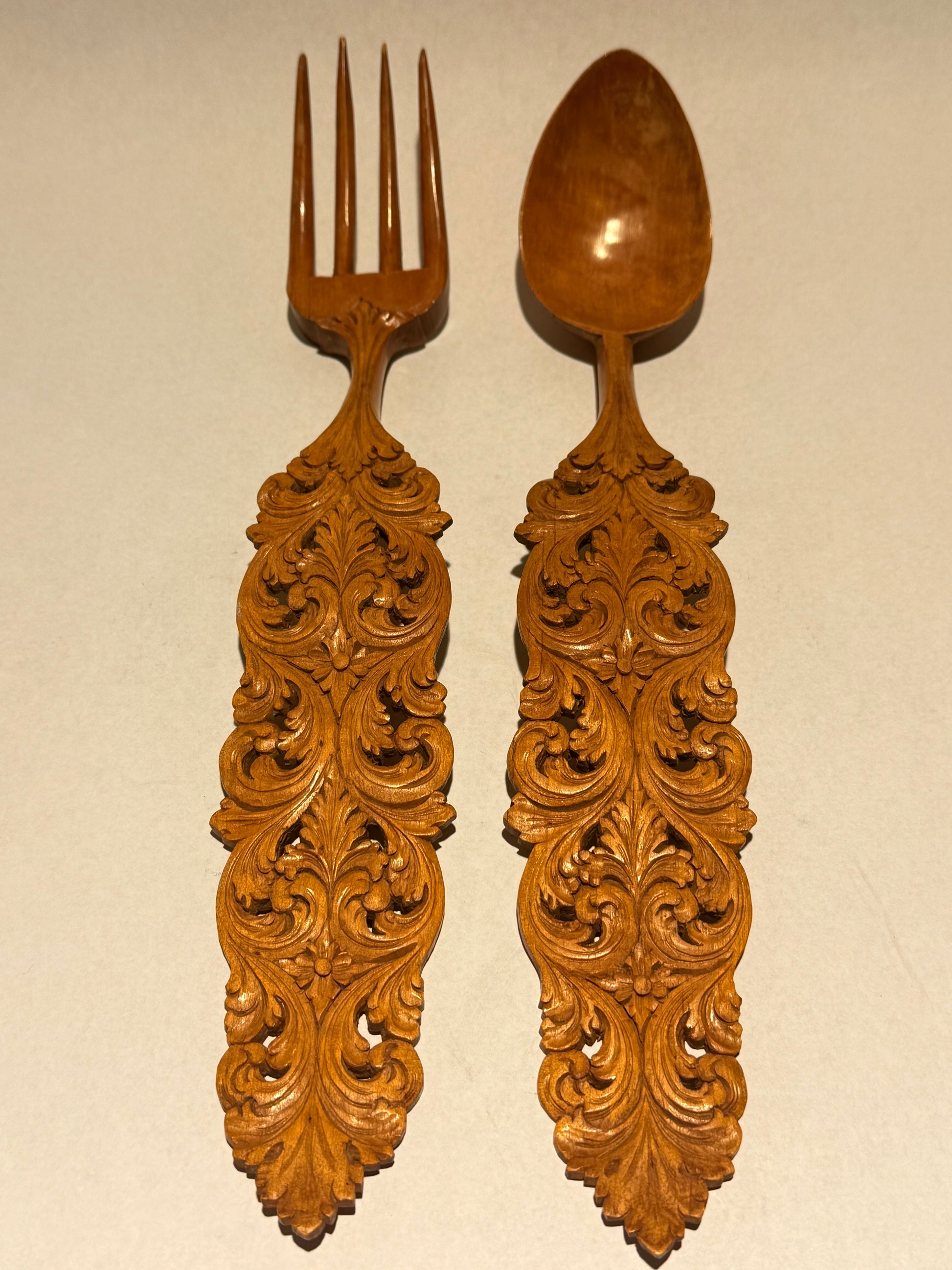 Antik Norsk udskåret Guldbrandsdalen-stil træ salat bestik, fra ca. 1870