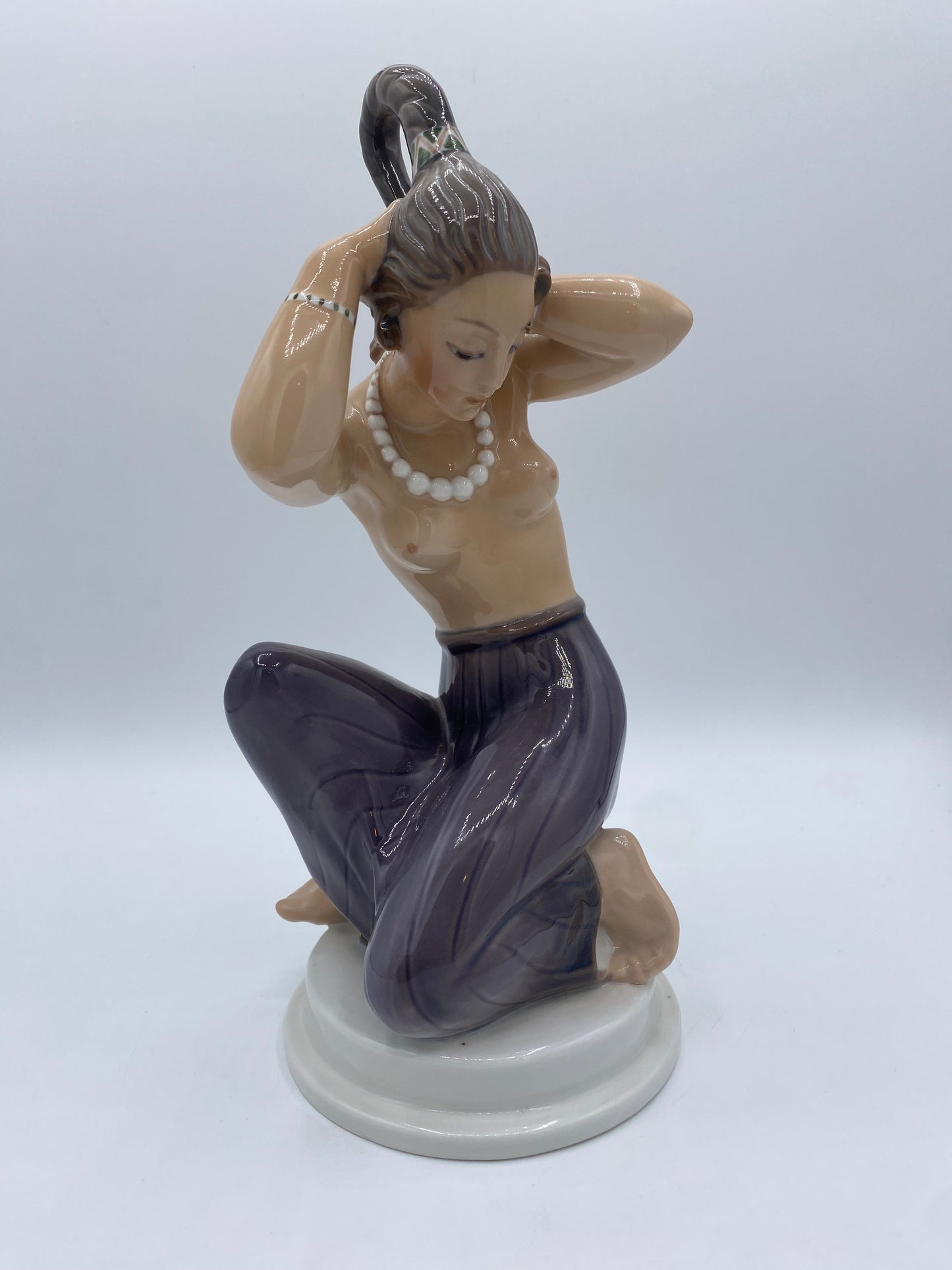 Jens Jacob Bregnø (1877-1946) for Dahl Jensen. “Morgen” nr. 1177. Porcelæn. Danmark. Start/midt 20. årh