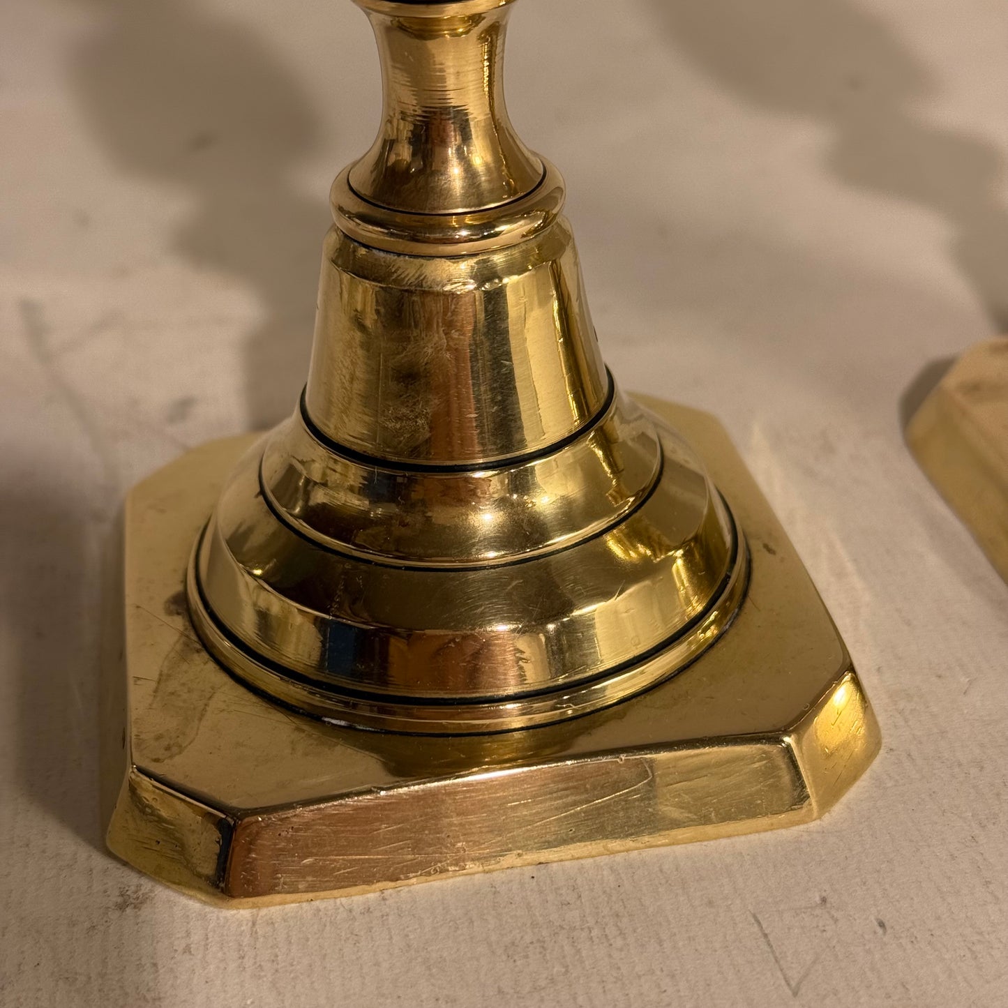 Antikke Viktorianske messing diamant lysestager. Fra 1800 tallet.