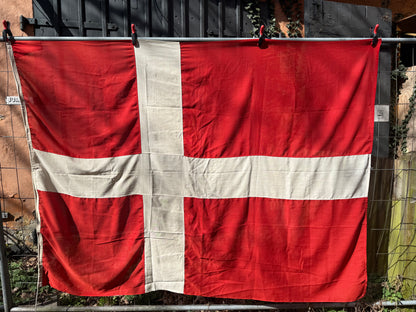 Vintage Dannebrog flag 160x220 til flagstangen, fra midt 1900 tallet.