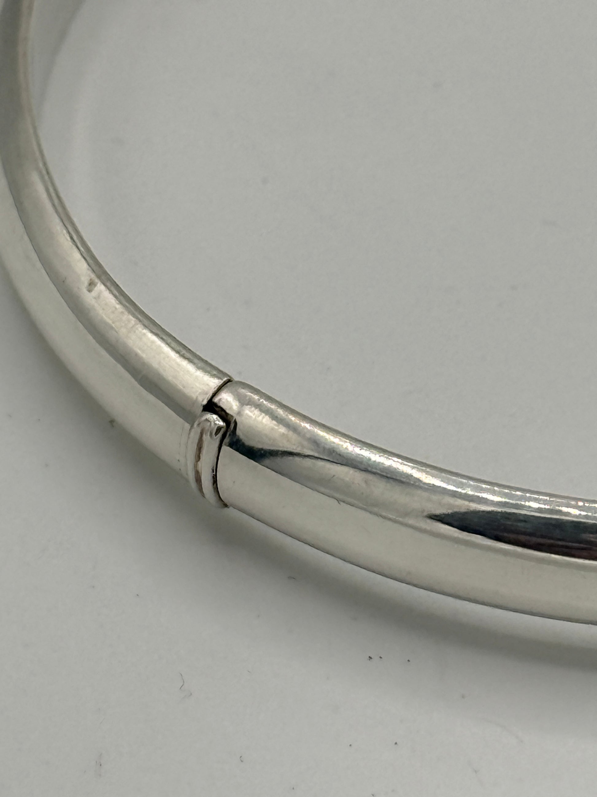 Vintage modernistisk rund Sterlingsølv armring. Fra 1980érne