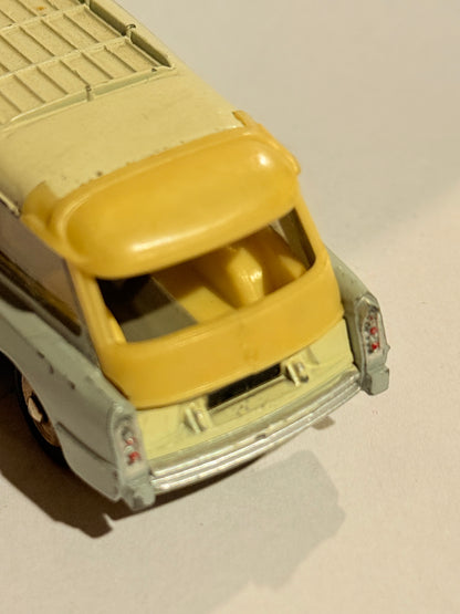 Dinky toys Citröen Break ID19 ambulance muncipale diecast legetøjsbil. Mål: ca. 4x12x4 cm. Stand: se billeder