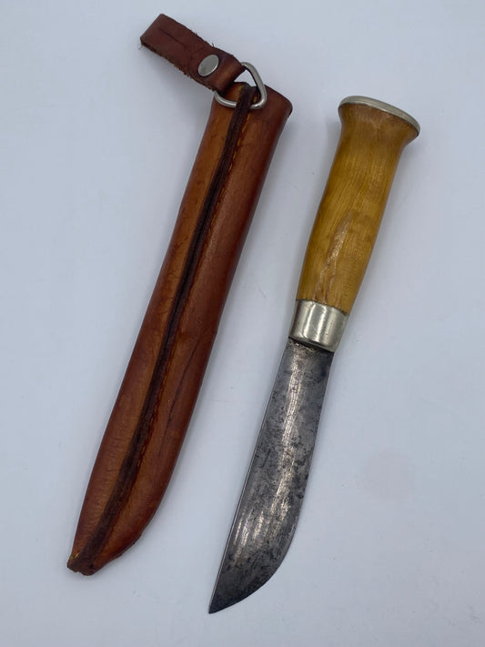 Ældre Marttiini kniv med skede. Finland. 20. Årh.