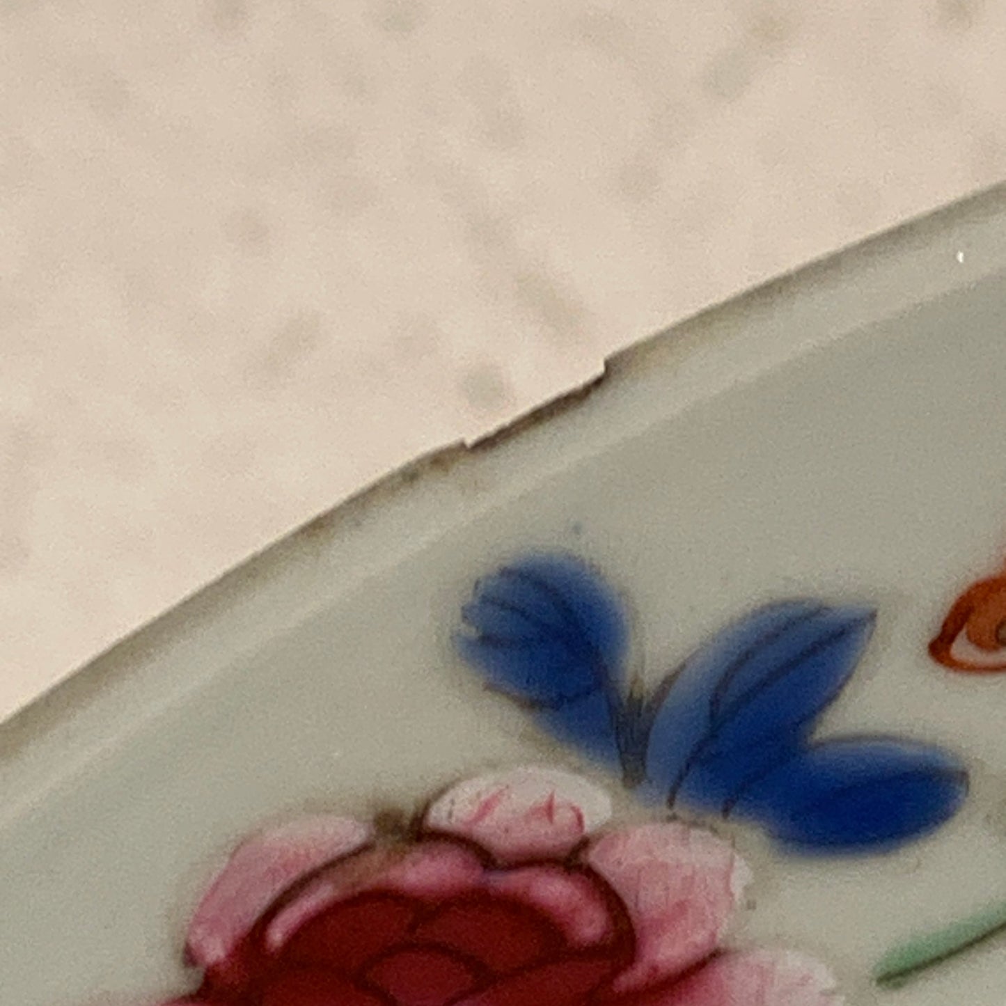 Chinese famille rose deep plate, Qianlong Dynasty (year 1735-1796.)