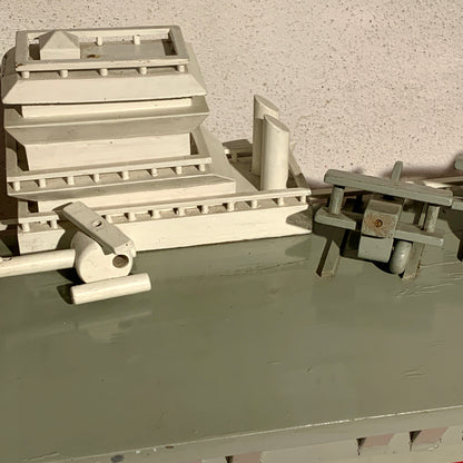 Ældre unikt dansk design træ hangarskib, fra midt 1900 tallet.